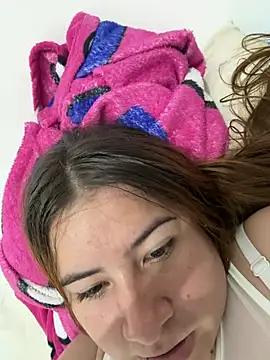 Zoe Luxxe  online show from June 15, 2026, 9:39 pm