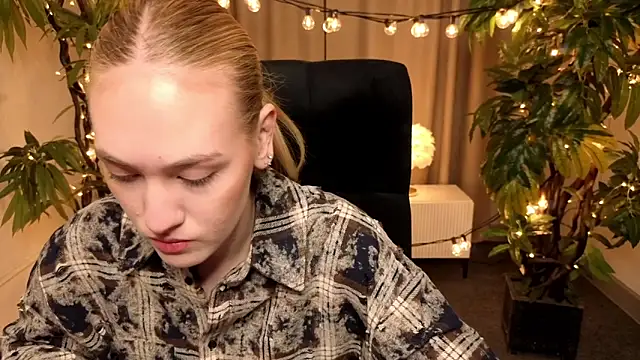 Snapshot of JenniferCamprell chatting on March 25, 2026, 4:13 pm JenniferCamprell online show from March 25, 2026, 4:13 pm