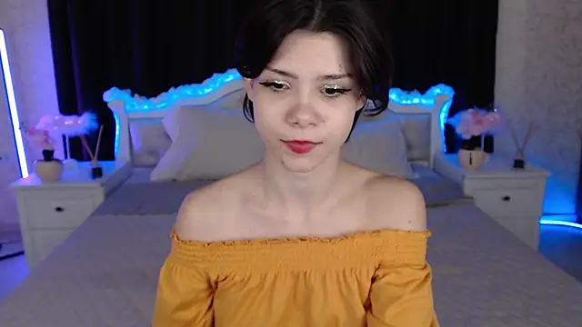 llittle-peachh online show from March 6, 2026, 6:26 pm