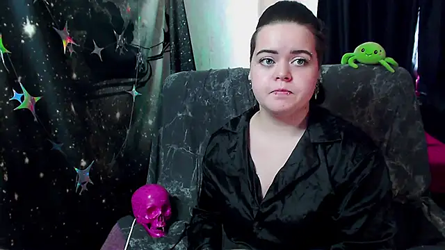 Snapshot of _little_monsterrr_ chatting on March 3, 2026, 10:32 am little monsterrr online show from March 3, 2026, 10:32 am