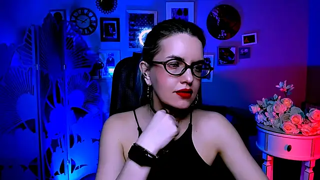 Snapshot of AliceSmite chatting on April 23, 2026, 8:57 am AliceSmite online show from April 23, 2026, 8:57 am
