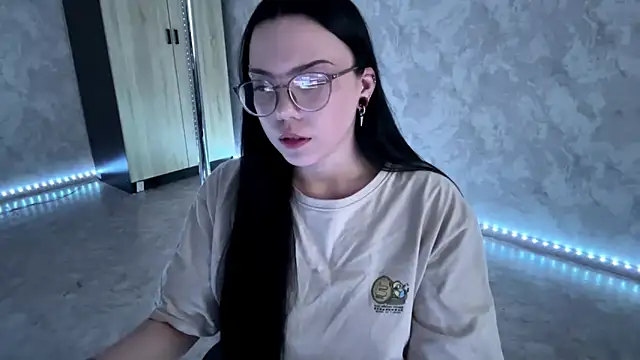 AlisNoire online show from March 19, 2026, 2:54 pm