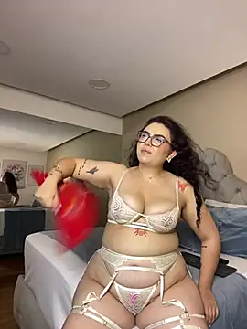 Snapshot of AlmaraRouge chatting on July 10, 2026, 8:22 pm AlmaraRouge online show from July 10, 2026, 8:22 pm