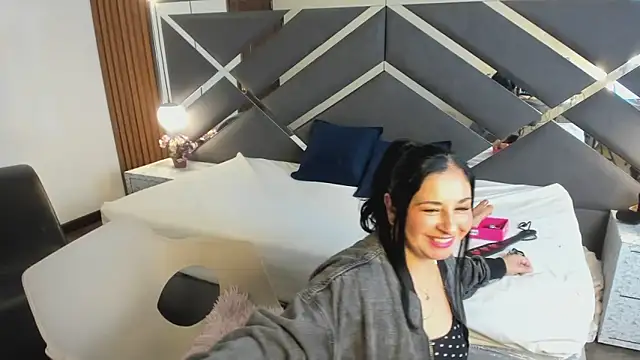 Agata thompson online show from March 9, 2026, 6:56 pm