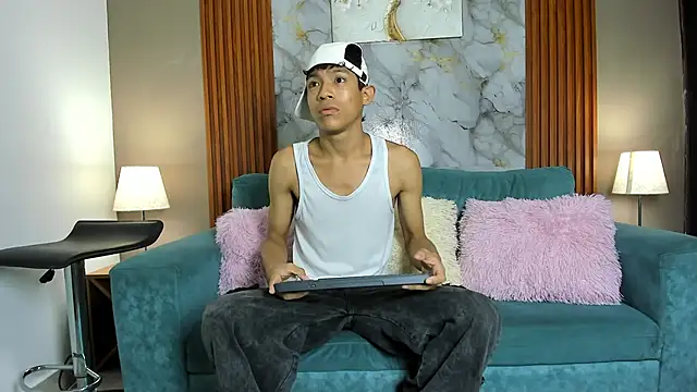 SKINNY BOYXXX online show from March 5, 2026, 8:21 am