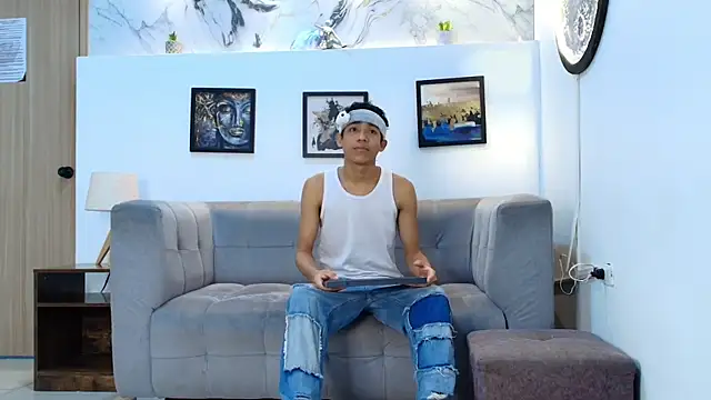 SKINNY BOYXXX online show from April 4, 2026, 7:17 am