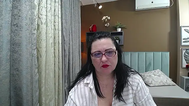 ValerieSmiths online show from March 12, 2026, 6:41 am