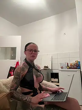 Snapshot of SkinnyLilly chatting on July 16, 2026, 8:48 pm SkinnyLilly online show from July 16, 2026, 8:48 pm