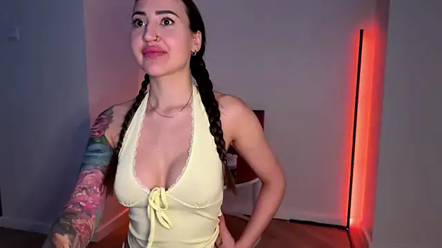 Snapshot of Lilith_Lure chatting on May 28, 2026, 4:10 am Lilith Lure online show from May 28, 2026, 4:10 am
