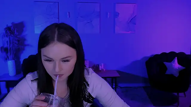 miss courtney  online show from April 25, 2026, 1:52 pm