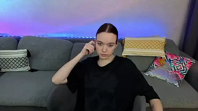 Snapshot of SunyLily chatting on May 14, 2026, 6:31 am SunyLily online show from May 14, 2026, 6:31 am