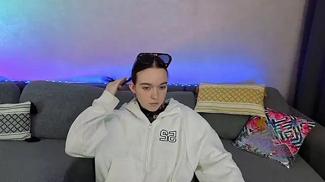 Snapshot of SunyLily chatting on May 16, 2026, 6:10 am SunyLily online show from May 16, 2026, 6:10 am