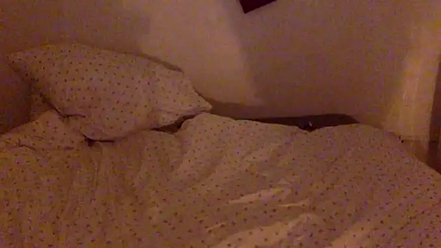 douce blanche13 online show from March 8, 2026, 8:01 pm