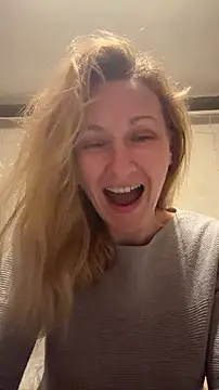 Snapshot of Secret_Ladyx chatting on April 3, 2026, 7:01 pm Secret Ladyx online show from April 3, 2026, 7:01 pm