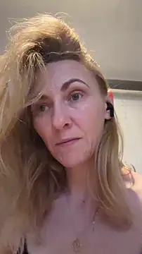 Snapshot of Secret_Ladyx chatting on April 6, 2026, 3:26 am Secret Ladyx online show from April 6, 2026, 3:26 am