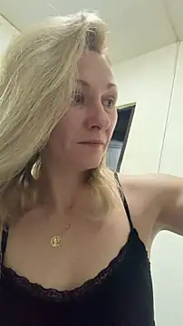 Snapshot of Secret_Ladyx chatting on April 29, 2026, 1:21 am Secret Ladyx online show from April 29, 2026, 1:21 am