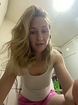 Snapshot of Secret_Ladyx chatting on May 10, 2026, 4:06 am Secret Ladyx online show from May 10, 2026, 4:06 am