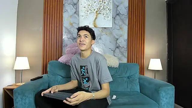 SKYN MAN online show from April 12, 2026, 1:10 am