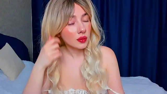 Aria Montclair online show from April 18, 2026, 2:26 am