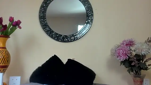 Snapshot of Maye_Milf_ chatting on March 4, 2026, 12:44 pm Maye Milf online show from March 4, 2026, 12:44 pm