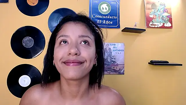 lilithevil32 online show from May 18, 2026, 4:07 am