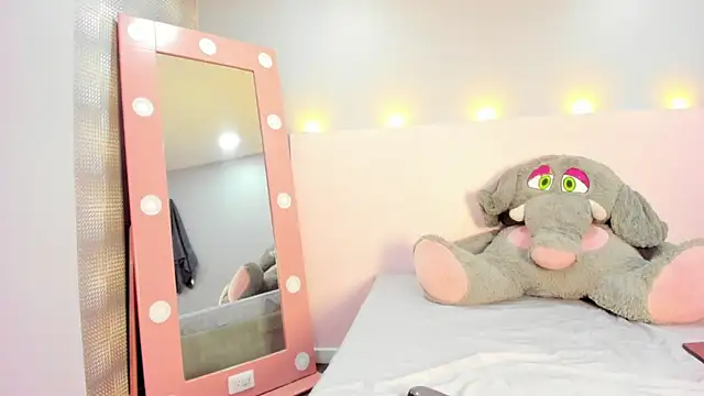 Sol Radiant online show from March 13, 2026, 12:12 pm