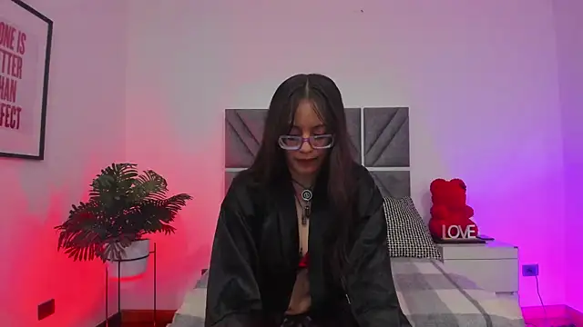 Snapshot of Katalinalee chatting on April 29, 2026, 8:37 pm Katalinalee online show from April 29, 2026, 8:37 pm