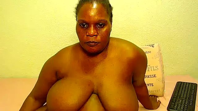 Snapshot of Busty42DDZA chatting on May 10, 2026, 4:12 pm Busty42DDZA online show from May 10, 2026, 4:12 pm