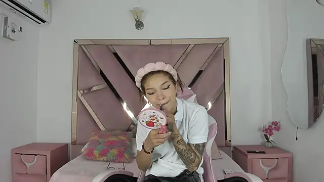 Angell cherryht online show from May 25, 2026, 8:04 pm