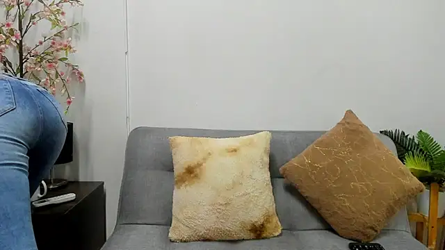 KahiaSmith online show from April 16, 2026, 4:41 pm