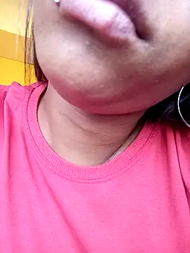 Snapshot of Sraveneno chatting on April 25, 2026, 4:59 pm Sraveneno online show from April 25, 2026, 4:59 pm