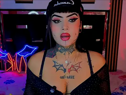 LauriInk1 online show from April 18, 2026, 10:10 pm