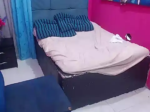 hotsex couple online show from March 8, 2026, 2:04 am