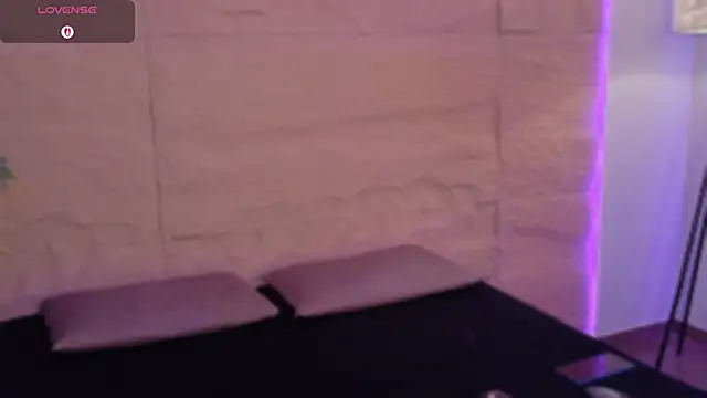 Snapshot of Osiriss_ chatting on May 9, 2026, 10:15 pm Osiriss online show from May 9, 2026, 10:15 pm