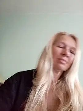Snapshot of ViktoriaSexi1 chatting on May 1, 2026, 3:33 am ViktoriaSexi1 online show from May 1, 2026, 3:33 am
