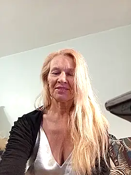 Snapshot of ViktoriaSexi1 chatting on May 4, 2026, 8:16 pm ViktoriaSexi1 online show from May 4, 2026, 8:16 pm
