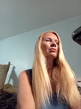 Snapshot of ViktoriaSexi1 chatting on May 6, 2026, 7:52 pm ViktoriaSexi1 online show from May 6, 2026, 7:52 pm