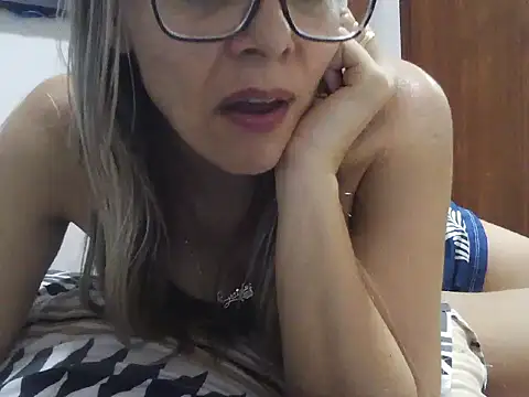 Snapshot of VibeProibida chatting on March 5, 2026, 8:27 pm VibeProibida online show from March 5, 2026, 8:27 pm