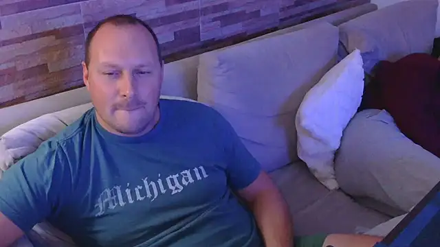 lustonfan online show from April 17, 2026, 1:30 am