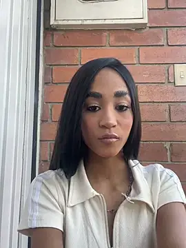 Paola 14 online show from May 9, 2026, 10:15 pm