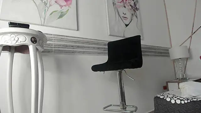 kristen-thomson online show from April 25, 2026, 6:05 am