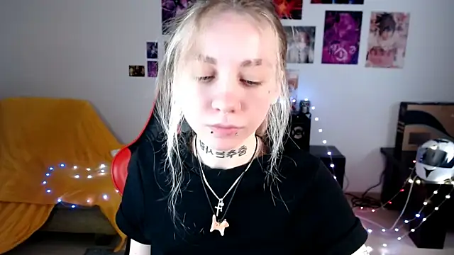 Nica Kawaii online show from April 9, 2026, 6:41 am