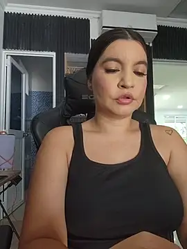 Pretty Julieta online show from June 5, 2026, 8:03 pm