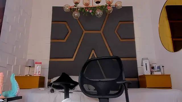 juana valkiria online show from March 26, 2026, 3:23 am