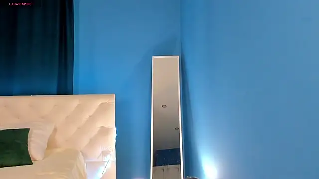 Snapshot of Xenia_paradise chatting on April 11, 2026, 12:37 am Xenia paradise online show from April 11, 2026, 12:37 am