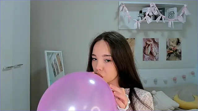 Milly Lane online show from March 28, 2026, 3:28 am