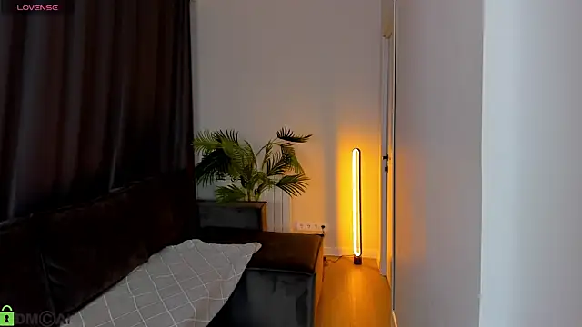 Natasha Shepard online show from March 25, 2026, 1:00 am