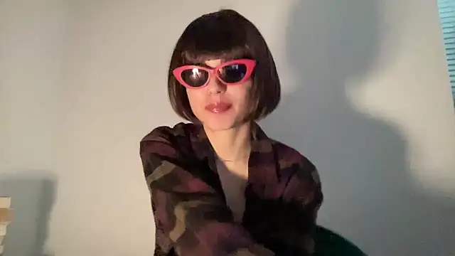 Snapshot of SlowVenomXX chatting on April 1, 2026, 10:27 am SlowVenomXX online show from April 1, 2026, 10:27 am