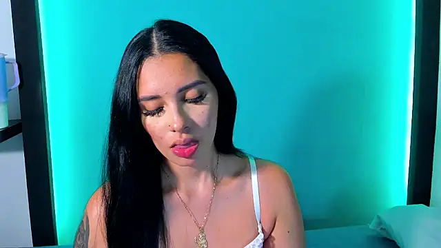 Snapshot of Emma_AH chatting on June 4, 2026, 7:42 pm Emma AH online show from June 4, 2026, 7:42 pm