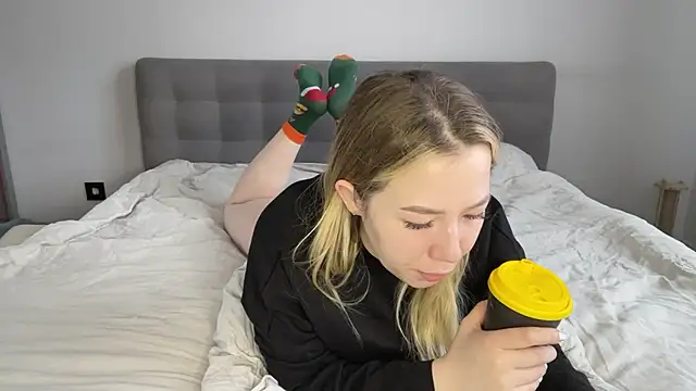 alyrasun online show from April 1, 2026, 6:25 am